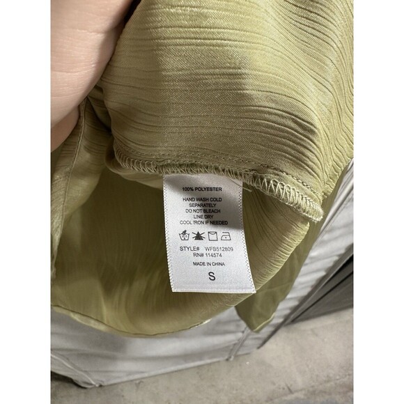 Ro & De Silky Green Cropped Button Up Blouse Size S NWT Pleated Shirt - Picture 6 of 7